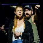 Foto Rakvere Teatri lavastusest "Tsikaadide aeg", fotograaf Kalev Lilleorg