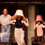 Foto Rakvere Teatri lavastusest "Tsikaadide aeg", fotograaf Kalev Lilleorg