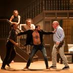 Foto Rakvere Teatri lavastusest "Tsikaadide aeg", fotograaf Kalev Lilleorg