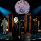 Foto Rakvere Teatri lavastusest "Elevantmees", fotograaf Kalev Lilleorg 