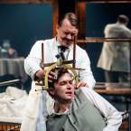 Foto Rakvere Teatri lavastusest "Elevantmees", fotograaf Kalev Lilleorg 