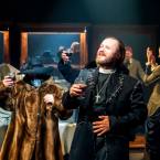 Foto Rakvere Teatri lavastusest "Elevantmees", fotograaf Kalev Lilleorg 