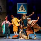 Foto Rakvere Teatri lavastusest "Päkapikkude parim puhkus", fotograaf Kalev Lilleorg