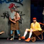 Foto Rakvere Teatri lavastusest "Päkapikkude parim puhkus", fotograaf Kalev Lilleorg