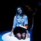 Foto Rakvere Teatri lavastusest "Pimekaader", fotograaf Kalev Lilleorg